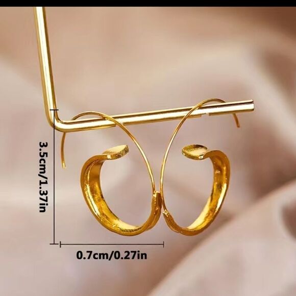 Silver Tone Simple Ring Earrings NWT - Picture 3 of 3